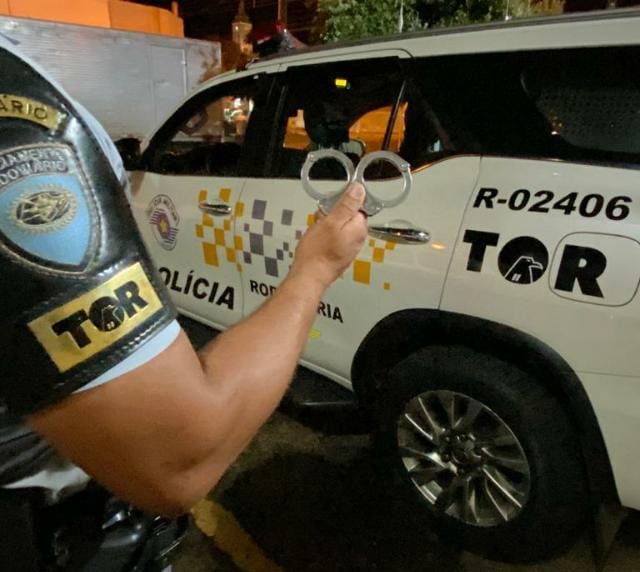 Polícia Rodoviária prende homem procurado pela justiça. 