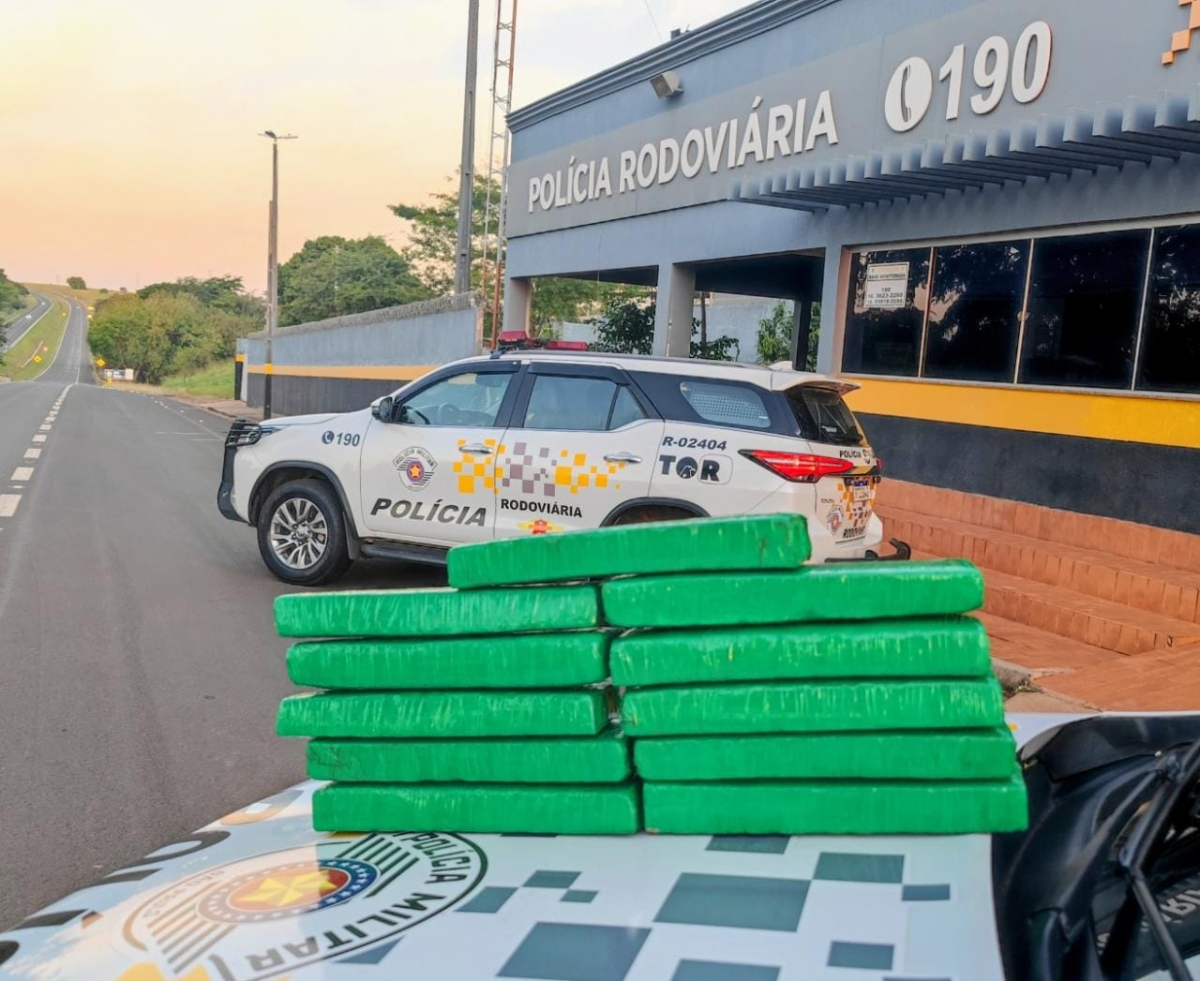 POLÍCIA MILITAR RODOVIÁRIA PRENDE HOMEM COM VÁRIOS TIJOLOS DE MACONHA