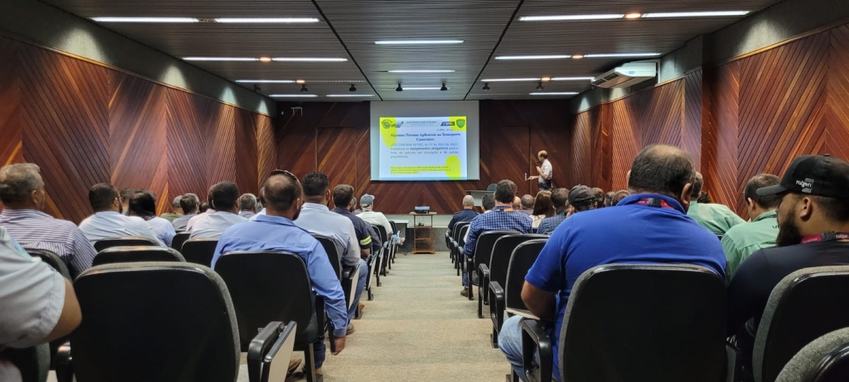 POLICIAMENTO RODOVIÁRIO DE ARAÇATUBA REALIZA PALESTRA RELACIONADA AO TRANSPORTE CANAVIEIRO