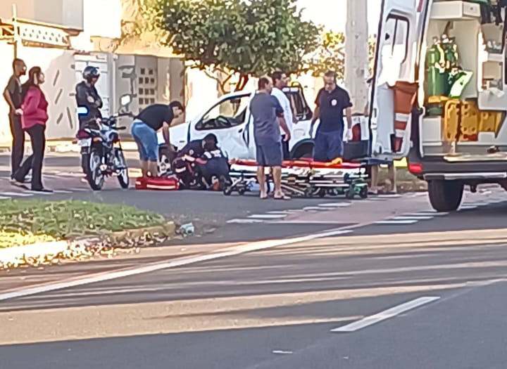 Acidente entre carro e moto deixa duas vítimas em Araçatuba