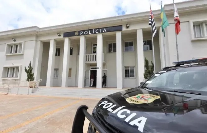 Professor acusado por abuso contra alunos se entrega à polícia, em Araçatuba