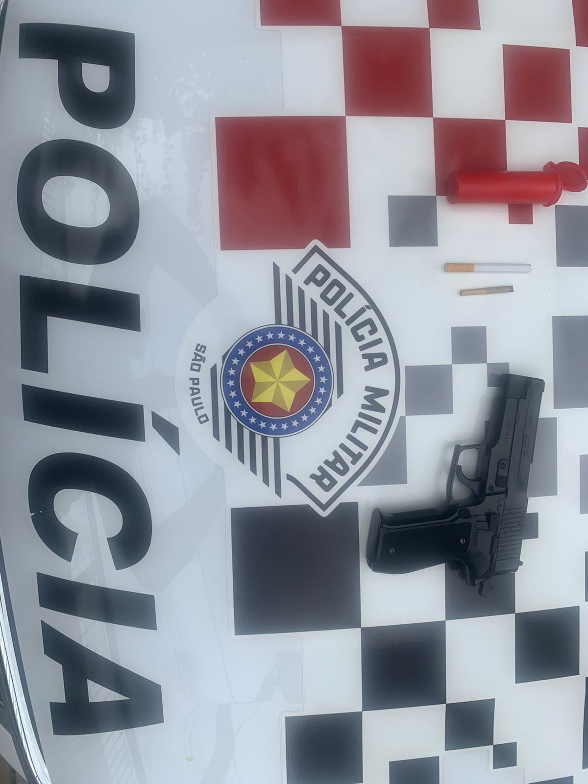 ALUNO ENTRA EM ESCOLA COM SIMULACRO DE ARMA DE FOGO