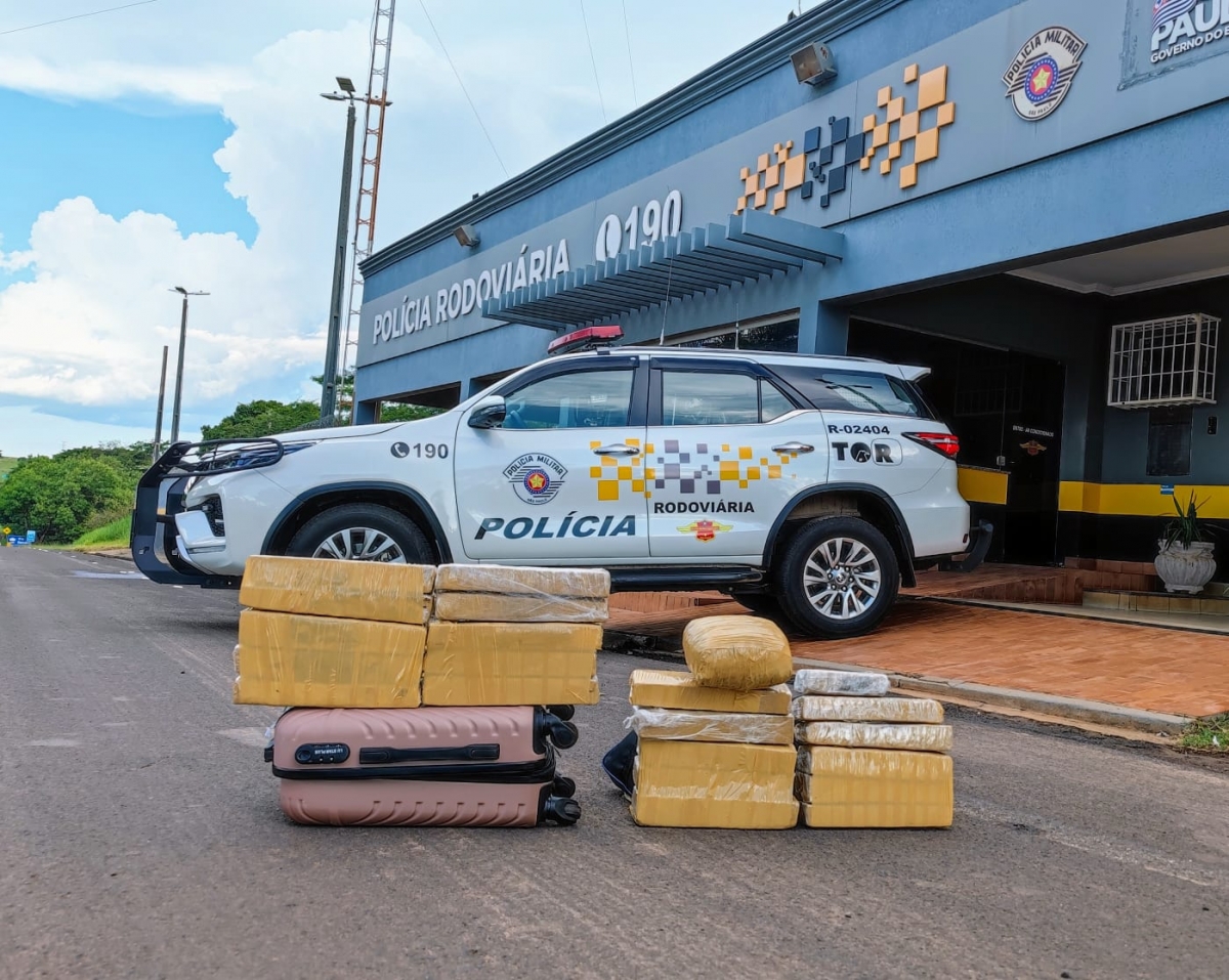 Polícia Militar Rodoviária apreende 21 tijolos de maconha e um kg de skank que vinha de Ponta Porã