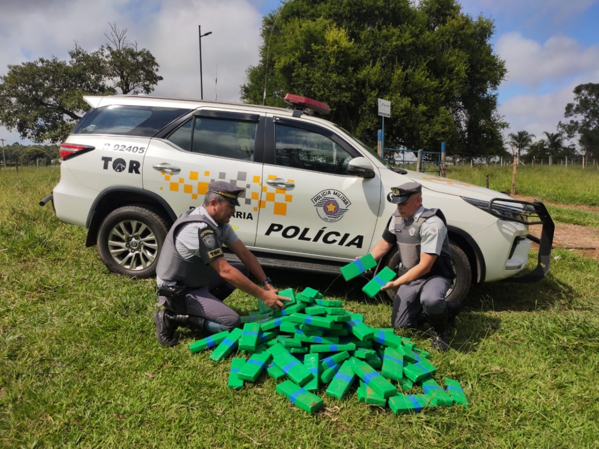 POLÍCIA RODOVIÁRIA PRENDE TRAFICANTE COM MAIS DE 96 QUILOS DE MACONHA