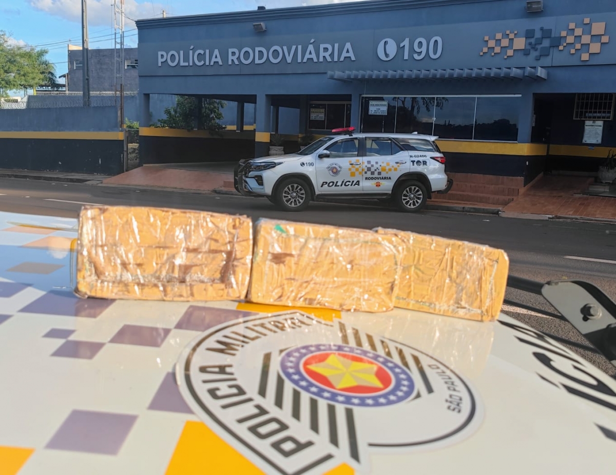 POLÍCIA MILITAR RODOVIÁRIA PRENDE MULHER POR TRÁFICO DE DROGAS