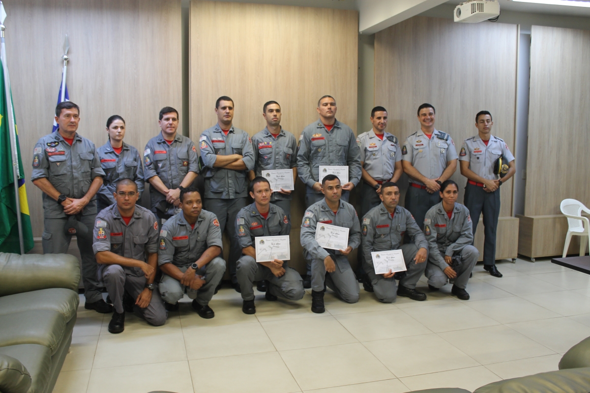 BOMBEIROS SÃO HOMENAGEADOS EM ARAÇATUBA