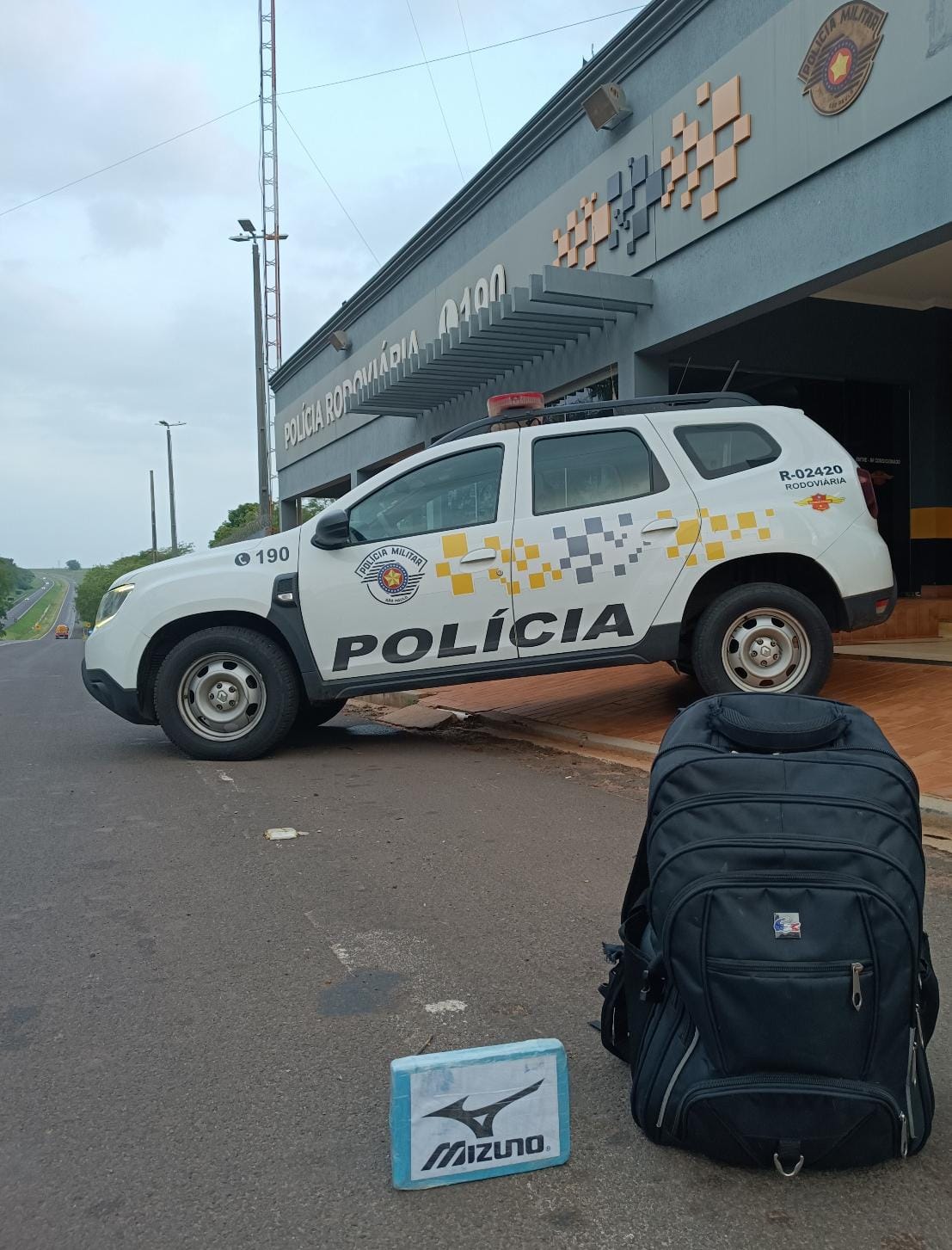 Polícia Militar Rodoviária prende mulher por tráfico 